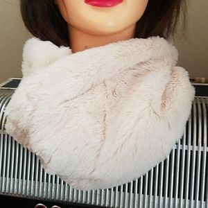 GORGEOUS IVORY FAUX FUR & CABLE KNIT INFINITY SCARF
